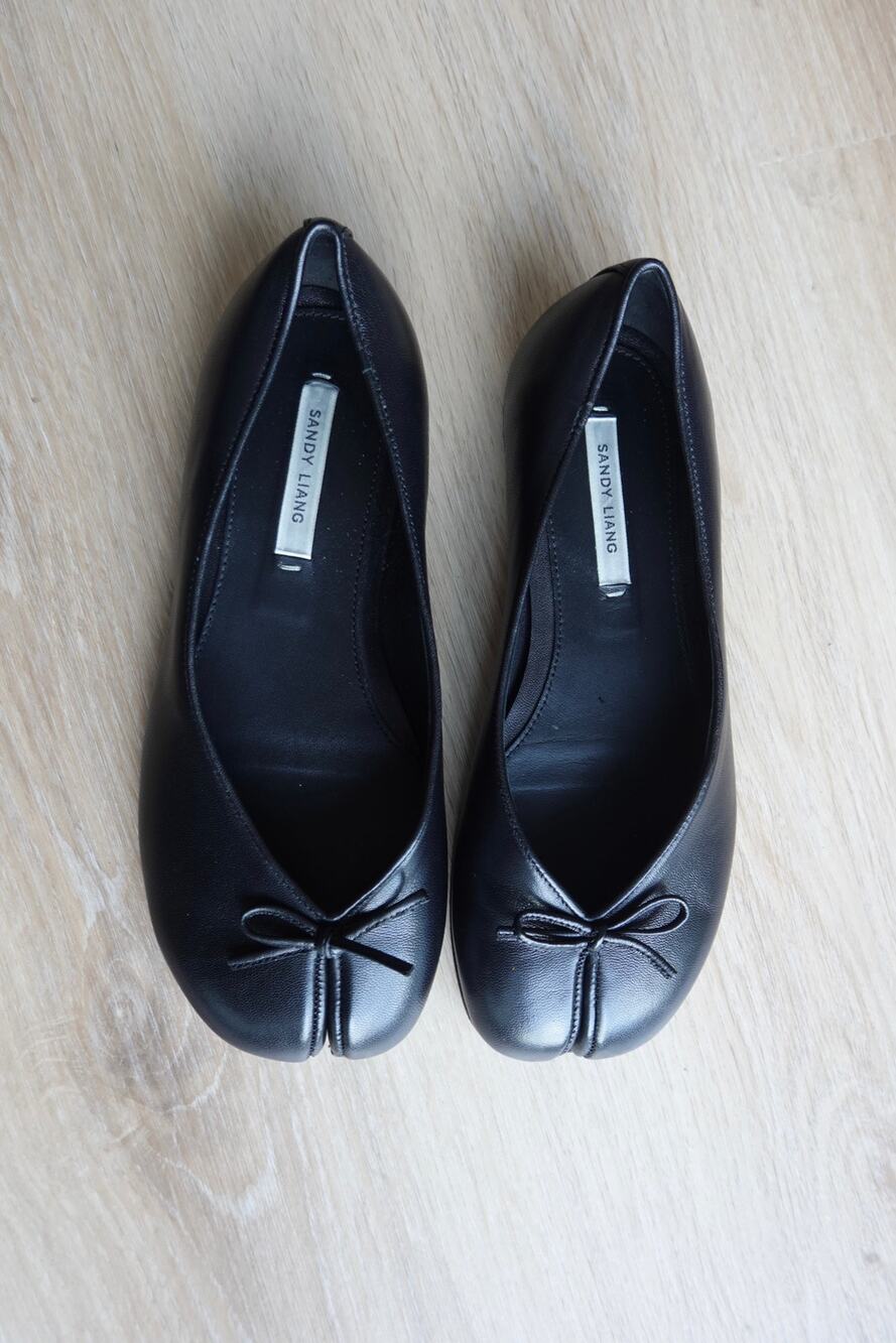 Sandy Liang - Black Tabi Flats